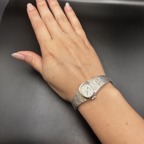 Vintage 1960s Women’s Seiko Watch Rainbow White Gold Tone 18mm Oval 2C20-5759 - Picture 5 of 6